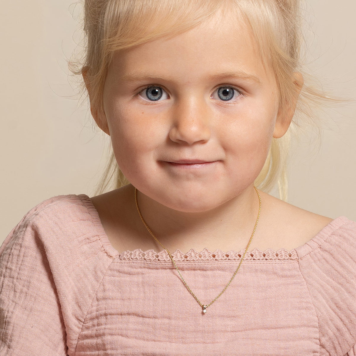 Smykke i 585 gult gull med diamant 0,05 ct til barn, bilde 2 av 3