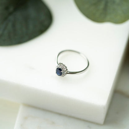 Ring i hvitt gull med safir og diamant 0,14 ct, 9 mm, bilde 4 av 4