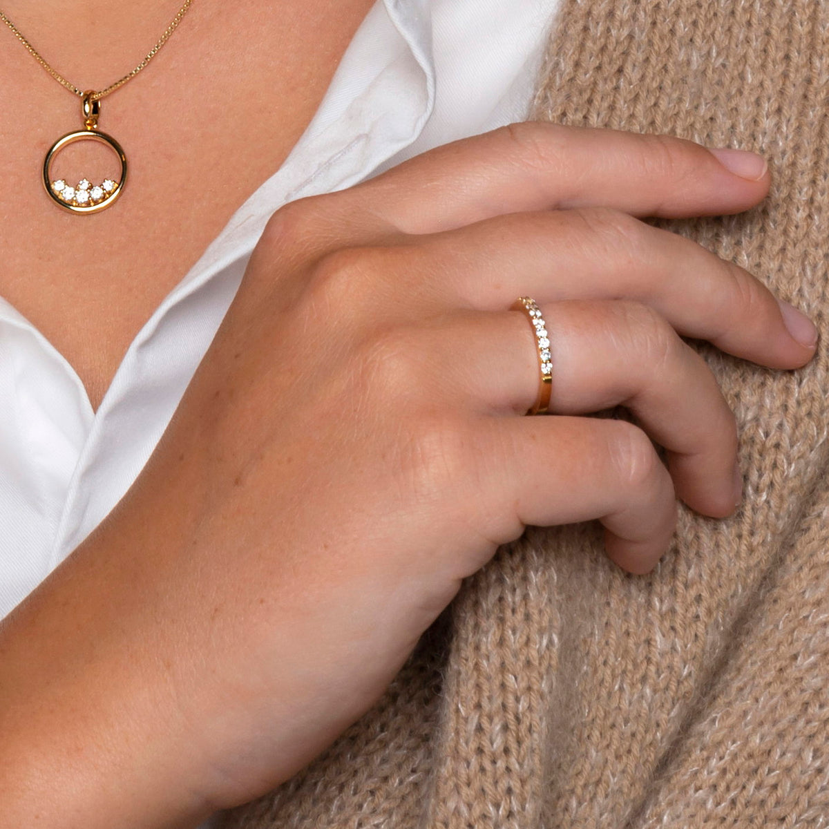 Julia ring i forgylt sølv med zirkonia 2 mm, bilde 3 av 4