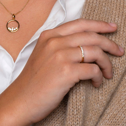 Julia ring i forgylt sølv med zirkonia 2 mm, bilde 3 av 4