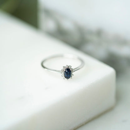 Ring i hvitt gull med diamant og safir 0,04 ct, bilde 3 av 4