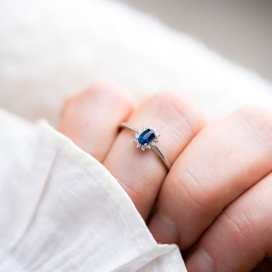 Ring i hvitt gull med safir og diamant 7,5 mm, bilde 2 av 4
