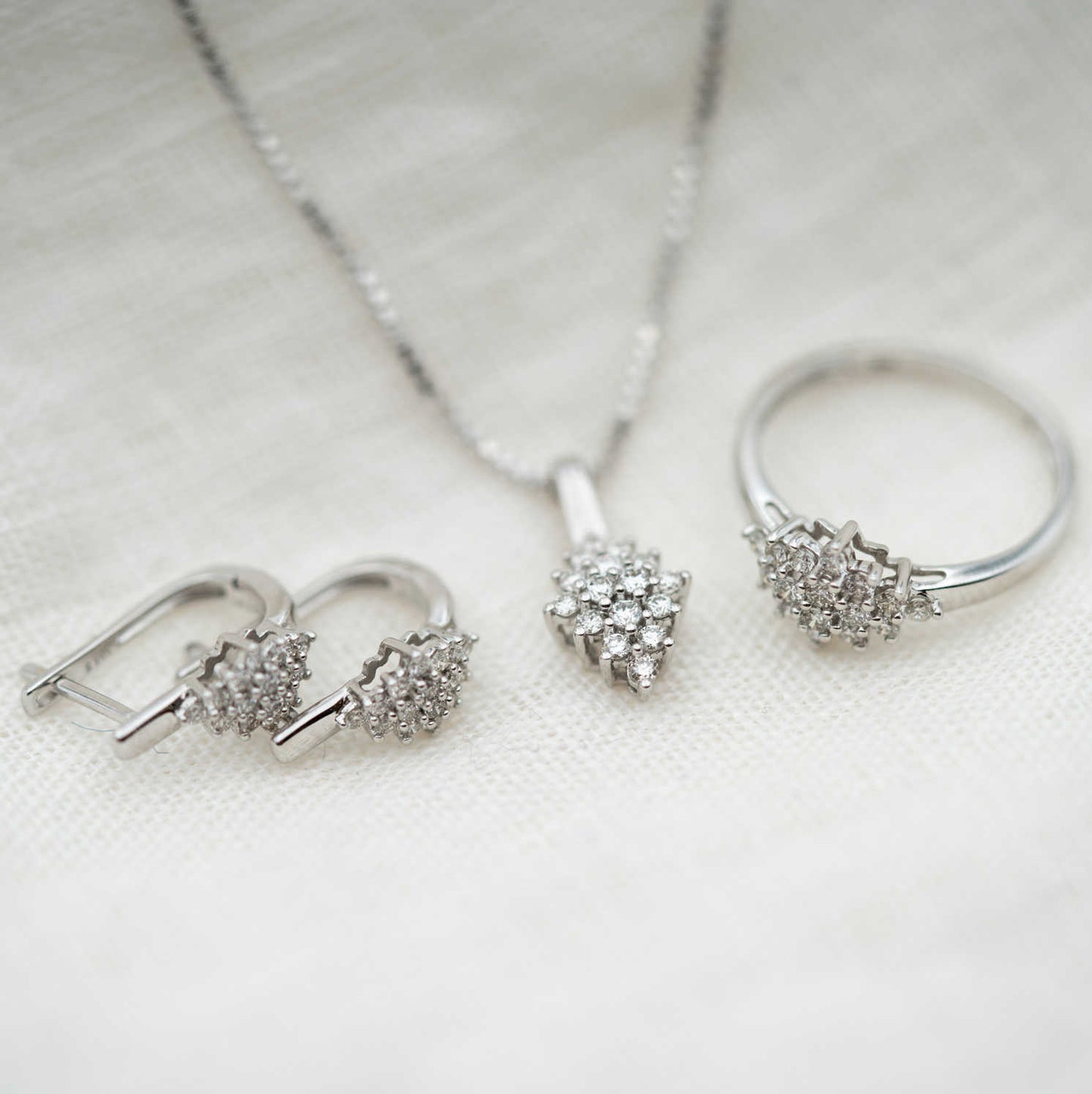 ØRERINGER I GULL MED DIAMANTER 0,33 CT 59433