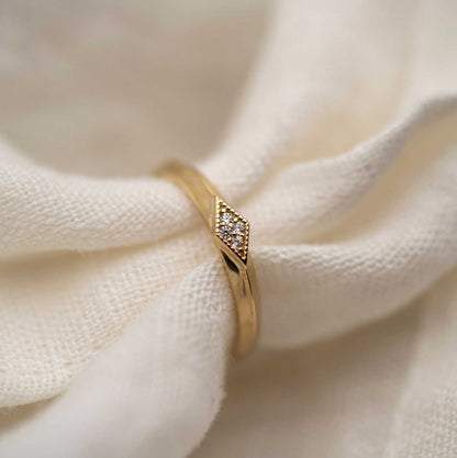RING I GULL MED ZIRKONIA 59500