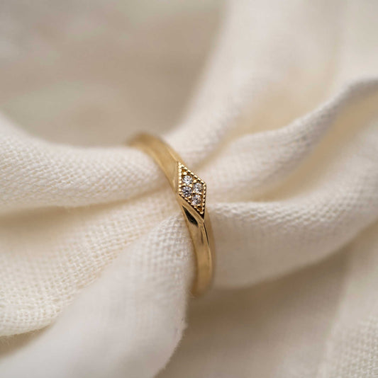 RING I GULL MED ZIRKONIA 59500