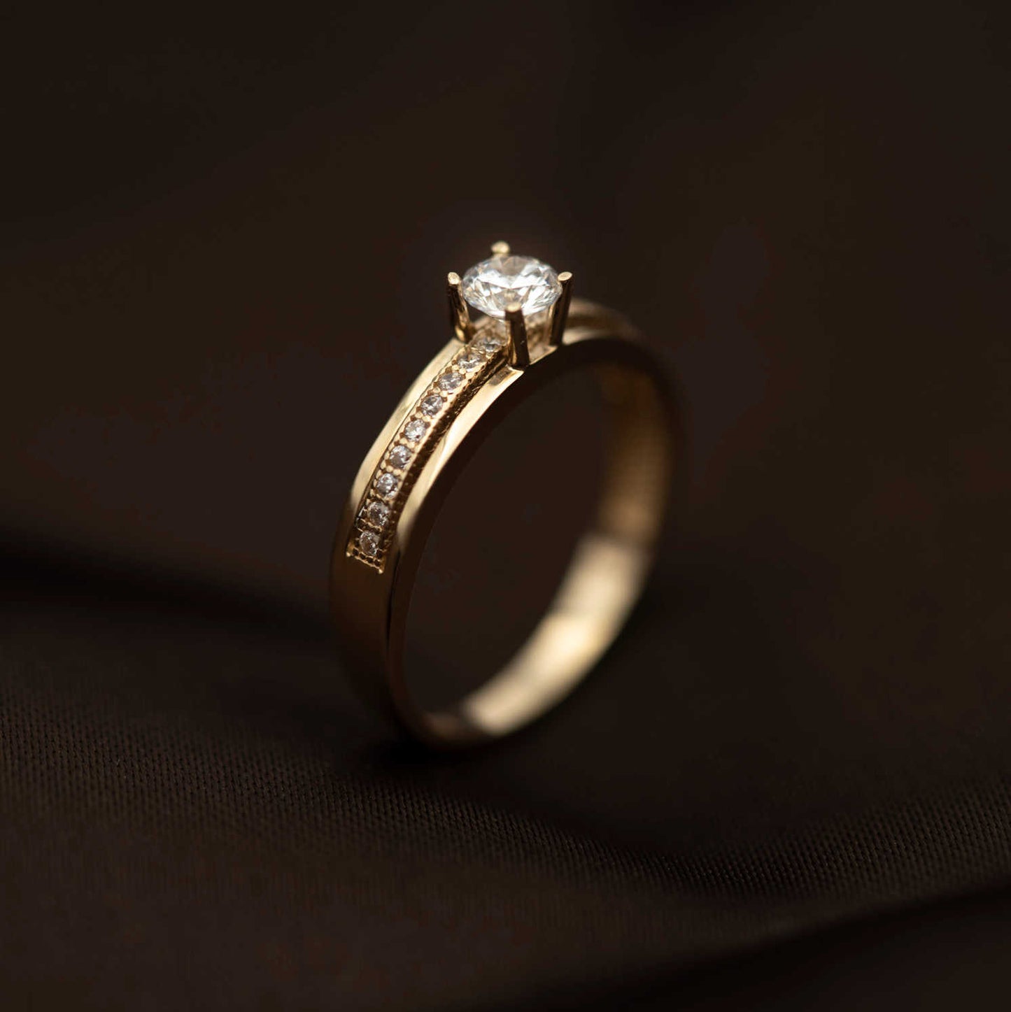 RING I GULL MED ZIRKONIA 59504