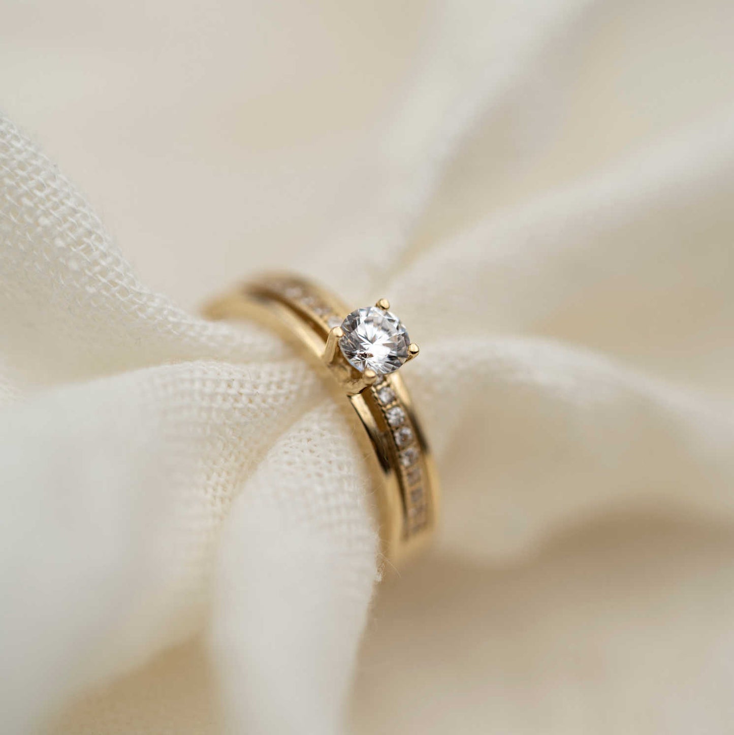 RING I GULL MED ZIRKONIA 59504