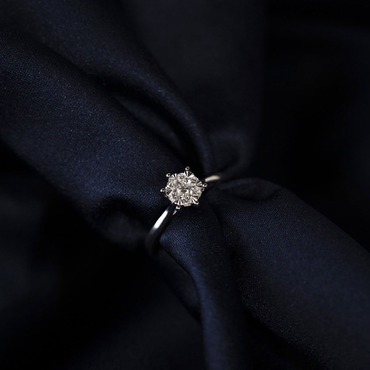 Illusjon ring i hvitt gull med diamant 0,25 ct, bilde 3 av 4