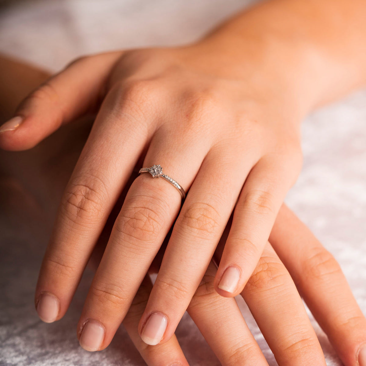 Ring i 14 karat hvitt gull med diamant 0,07 ct WP, bilde 2 av 3