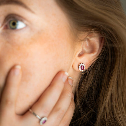 Øredobber i 14 karat hvitt gull med diamant 0,48 ct og rubin, bilde 3 av 5