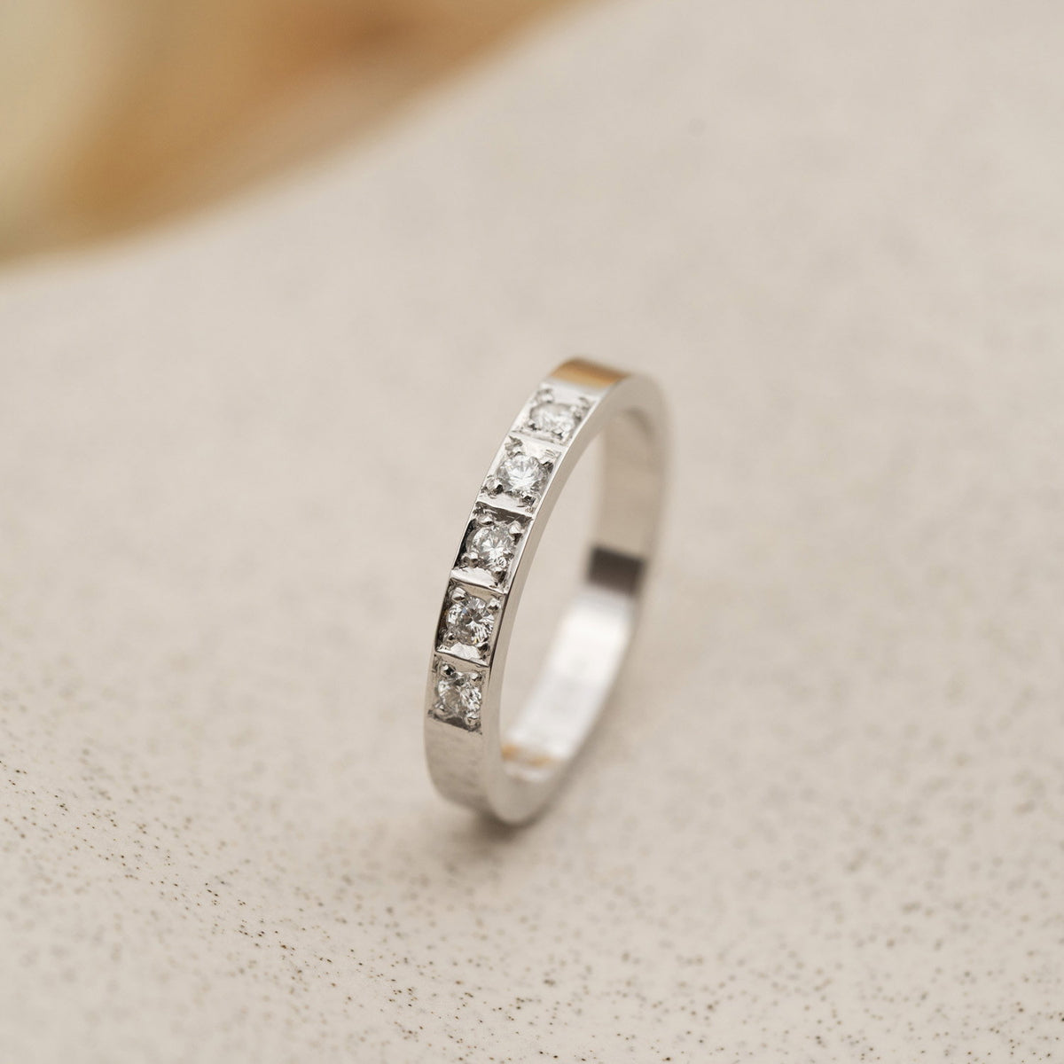 Delta alliansering i 14 karat hvitt gull med diamant 0,15 ct, bilde 2 av 4