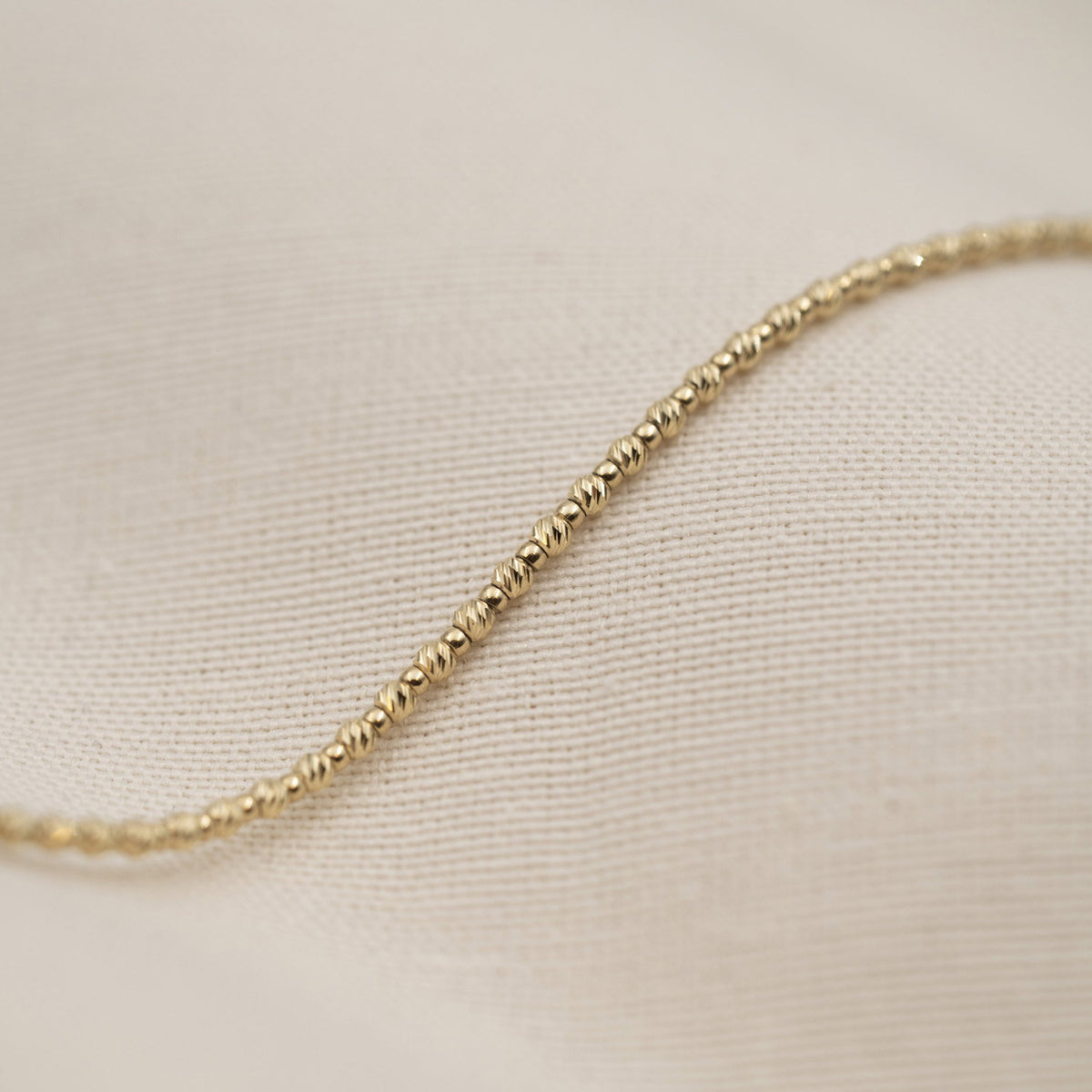 Armbånd i 585 gult gull med gullkuler 1,5 mm, bilde 3 av 4