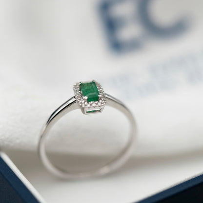 Ring i hvitt gull med smaragd og diamant 0,05 ct, bilde 3 av 4
