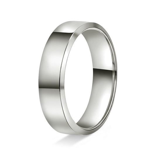 Ring i hvitt gull, flat med skråkant 5 mm