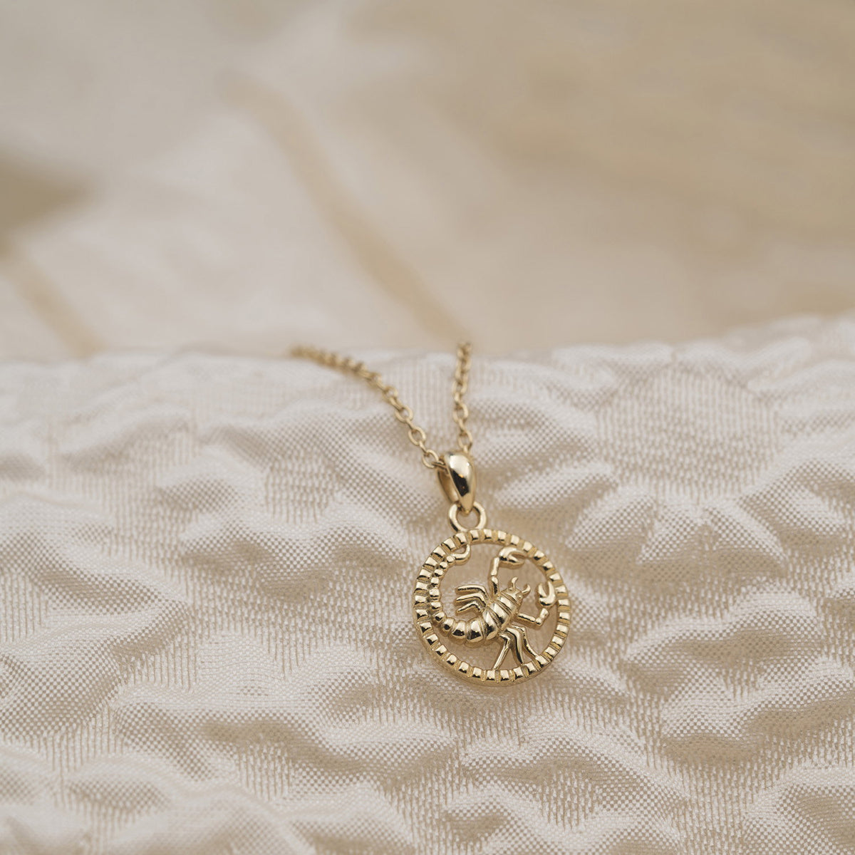 Smykke i forgylt 925 sølv, Skorpionen, bilde 2 av 2