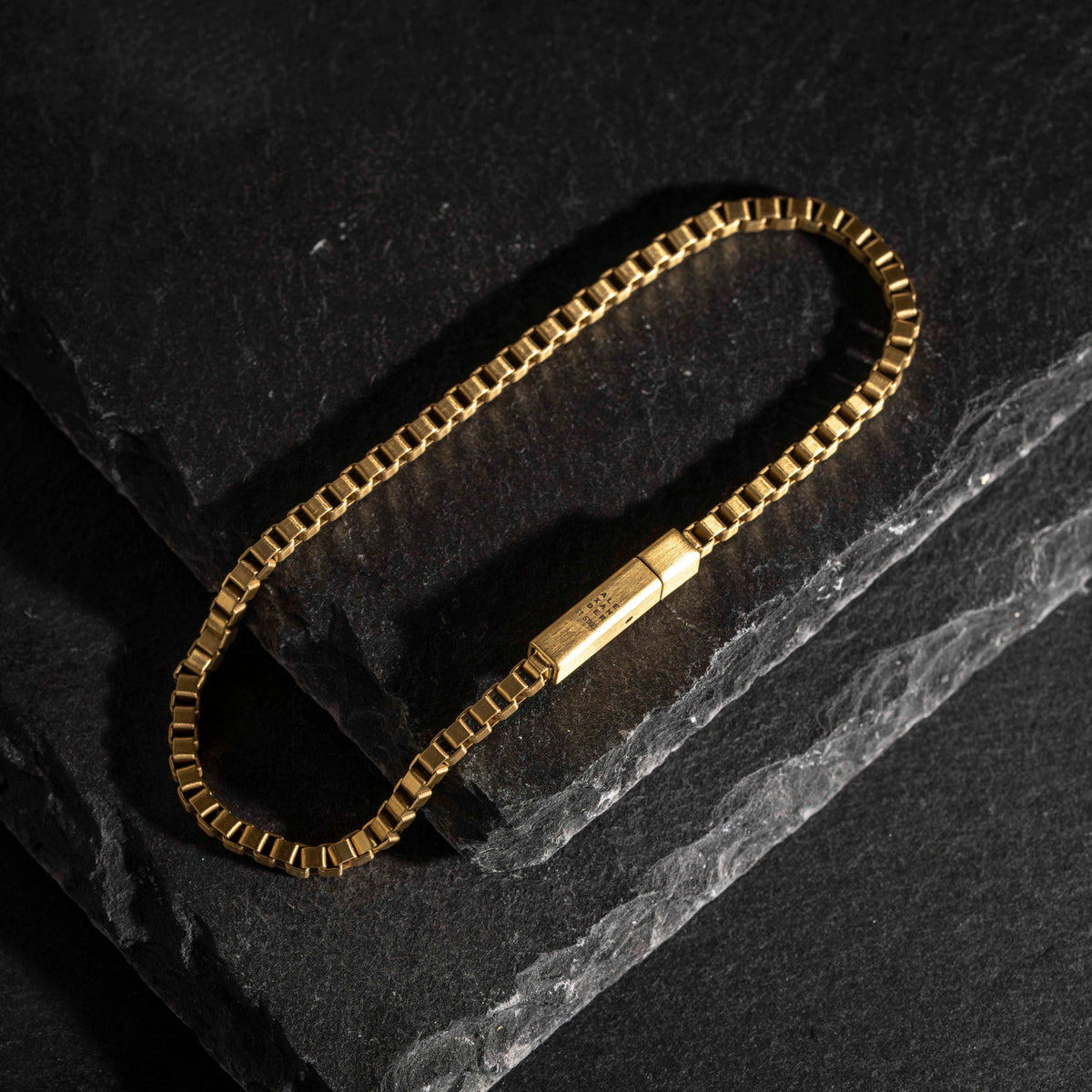 Armbånd i forgylt børstet stål 4,5 mm, 22 cm, bilde 4 av 4