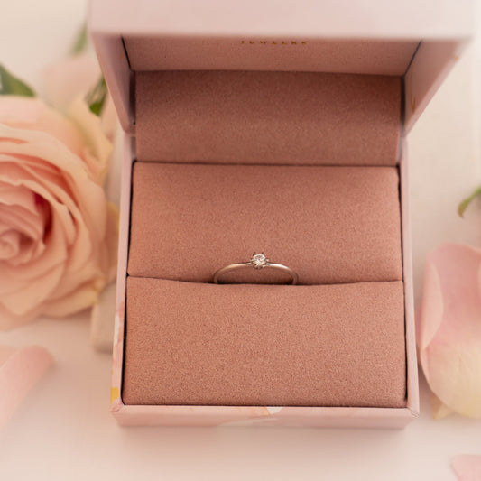 Vida ring i 585 hvitt gull med diamant 0,10 ct, bilde 2 av 2