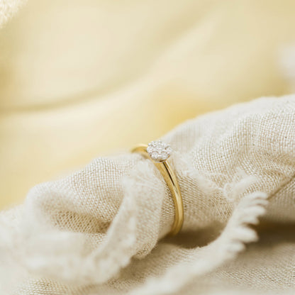 Ring i 14 karat tofarget gull med diamant 0,12 ct, 4,8 mm bred, bilde 3 av 4