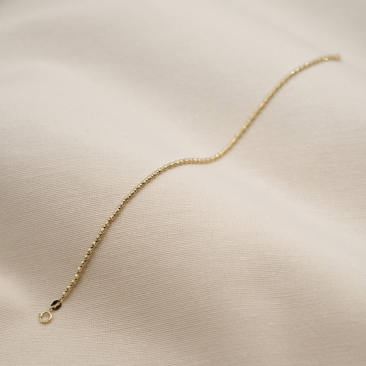 Armbånd i 585 gult gull med gullkuler 1,5 mm, bilde 4 av 4
