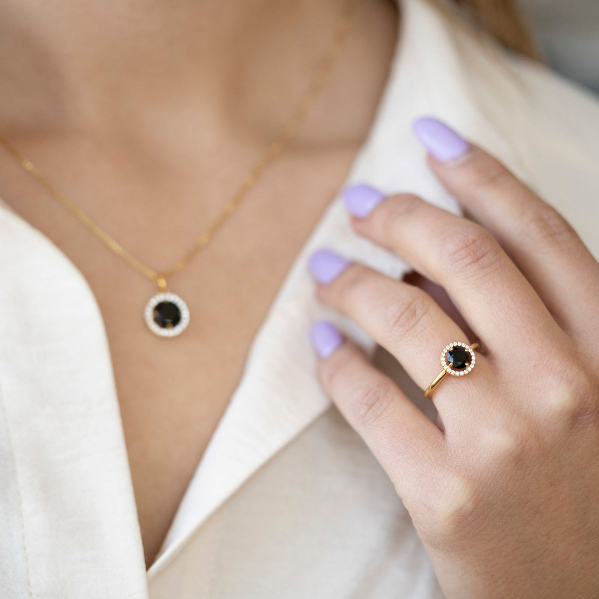 Ring i forgylt 925 sølv med zirkonia og sort glass, bilde 2 av 4