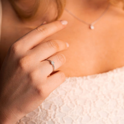 Ring i 14 karat hvitt gull med diamanter 0,10 ct, bilde 2 av 3