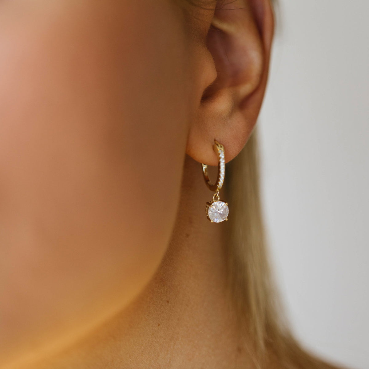 Øredobber i forgylt sølv med zirkonia 23 mm, bilde 4 av 4