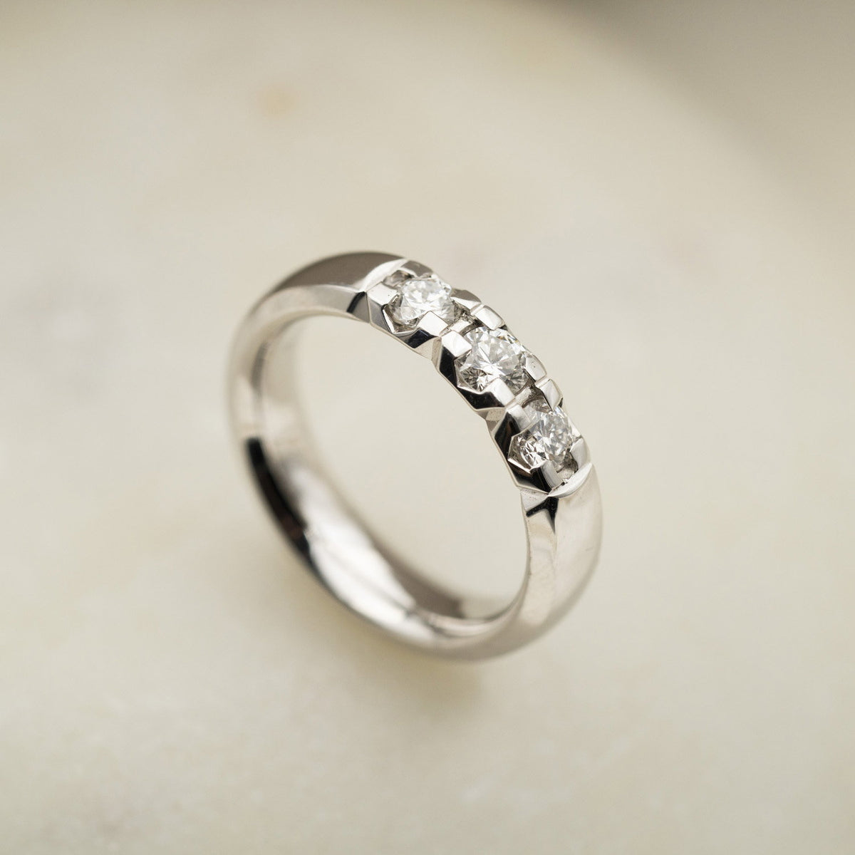 Beta ring i 14 karat hvitt gull med diamant 0,60 ct, bilde 3 av 3