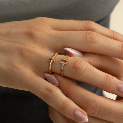 Ring i 14 karat gult gull med zirkonia 1,8 mm bred, bilde 2 av 3
