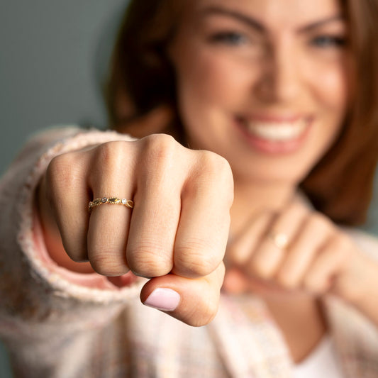 Ring i 14 karat gult gull med zirkonia, 3,1 cm bred, bilde 2 av 4