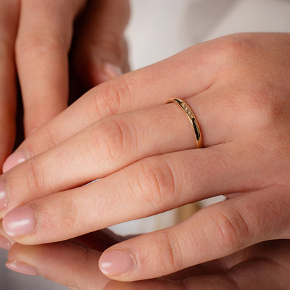 Ring i 14 karat gult gull med zirkonia 2 mm, bilde 2 av 2