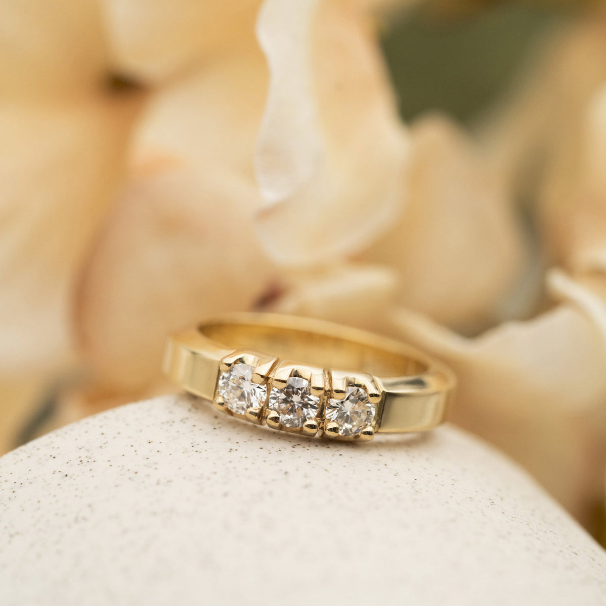 Sigma ring i 14 karat gult gull med diamant 0,60 ct, bilde 3 av 4