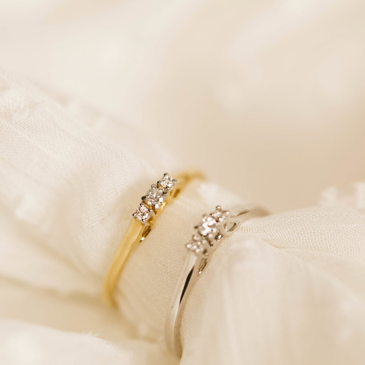 Emma ring i 14 karat gult gull med diamanter 0,08 ct, bilde 3 av 4
