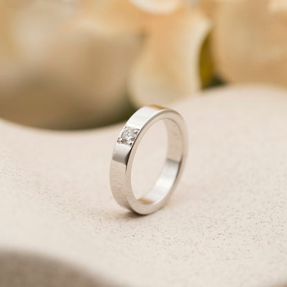 Delta ring i 14 karat hvitt gull med diamant 0,10 ct, bilde 2 av 3