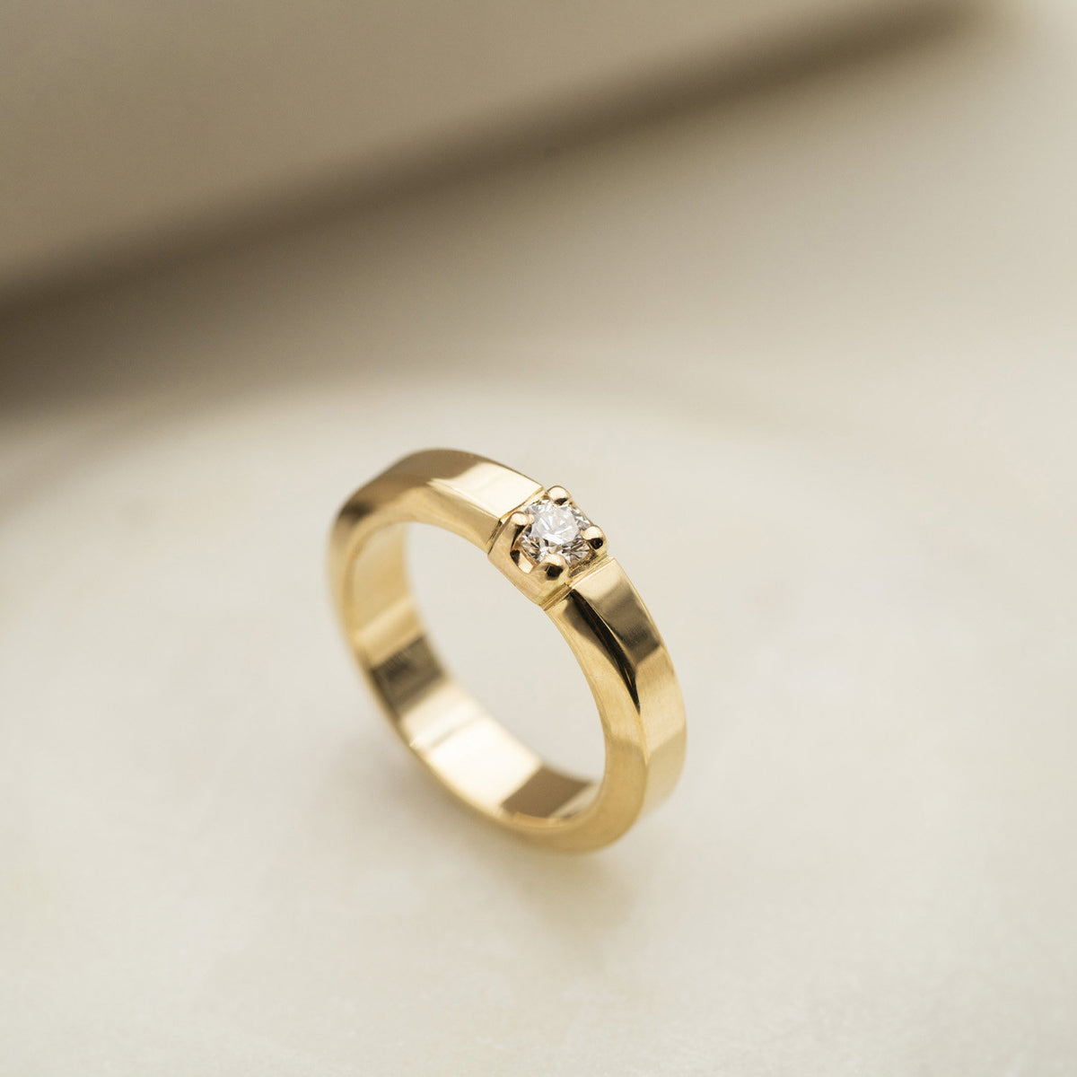 Sigma alliansering i 14 karat gult gull med diamant 0,20 ct, bilde 4 av 4