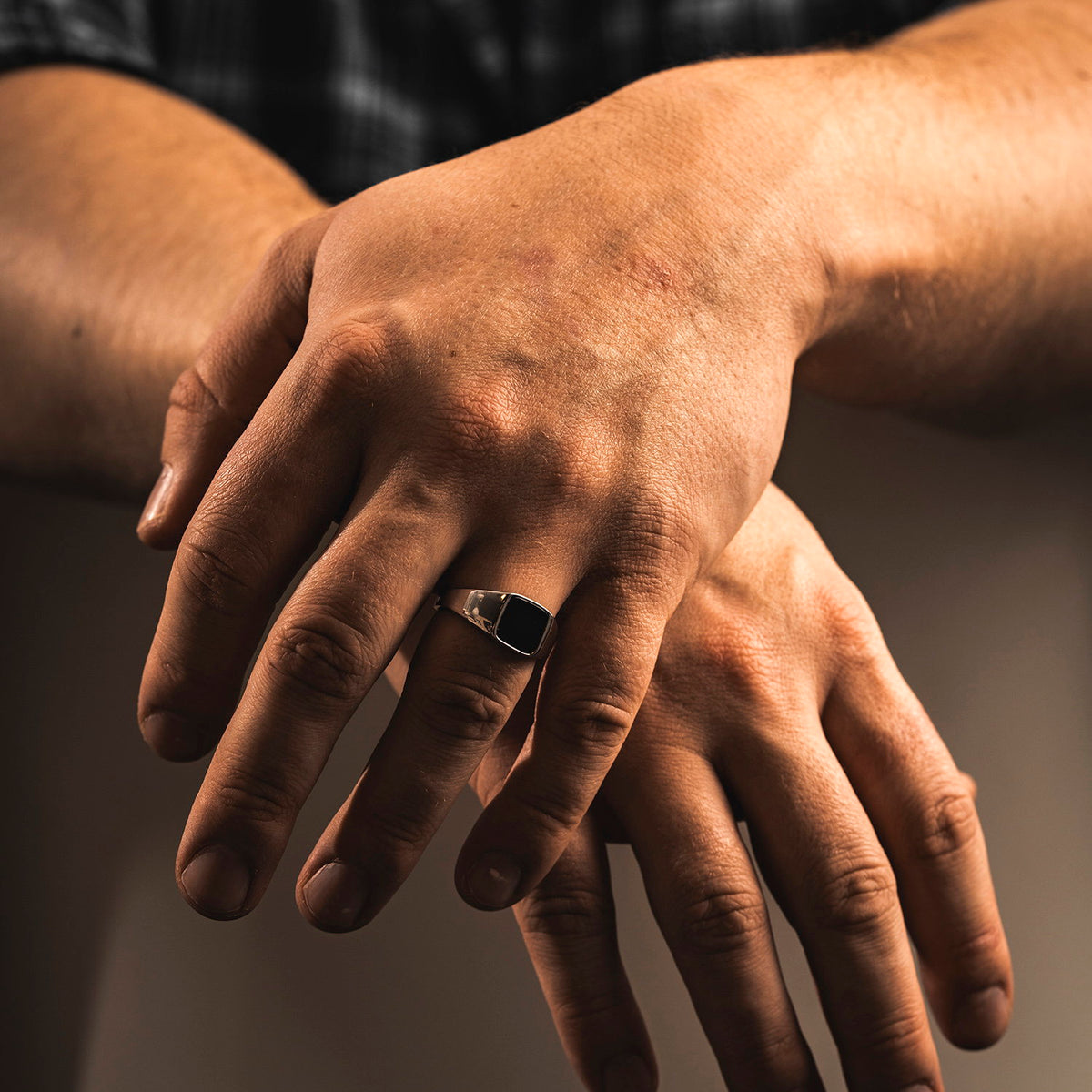 Black ring til herre i rhodinert 925 sølv med sort onyks, 10,5 mm, str. 58-72, bilde 4