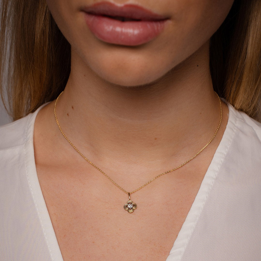 Anheng i gult gull med zirkonia 15,5 x 9 mm, bilde 2 av 3