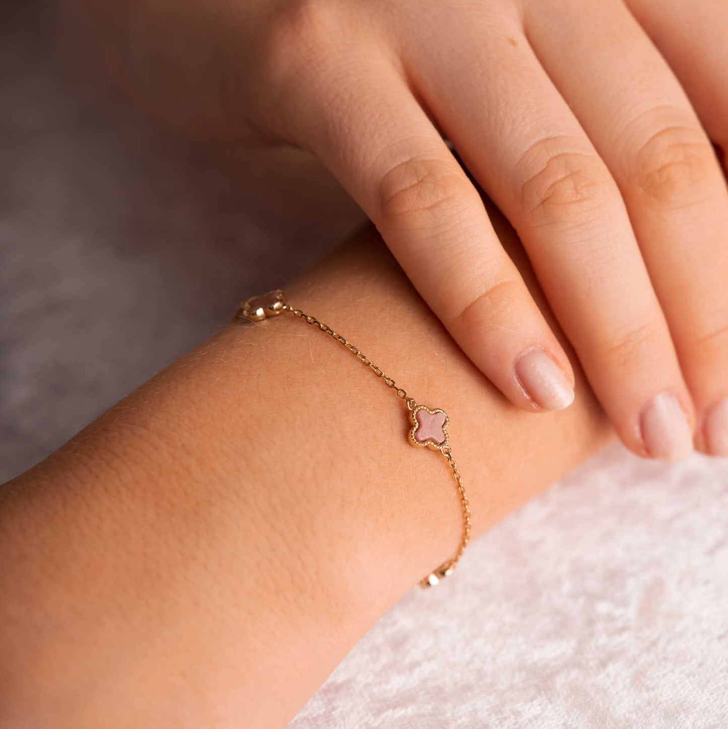 Armbånd i sølv rosa kløver 992037