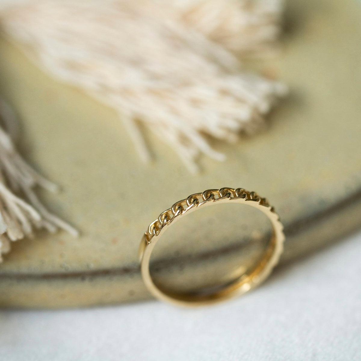Ring i 14 karat gult gull, 2 mm bred, bilde 4 av 4