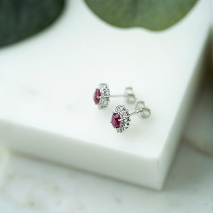 Øredobber i 14 karat hvitt gull med diamant og rubin 0,28 ct, bilde 4 av 4