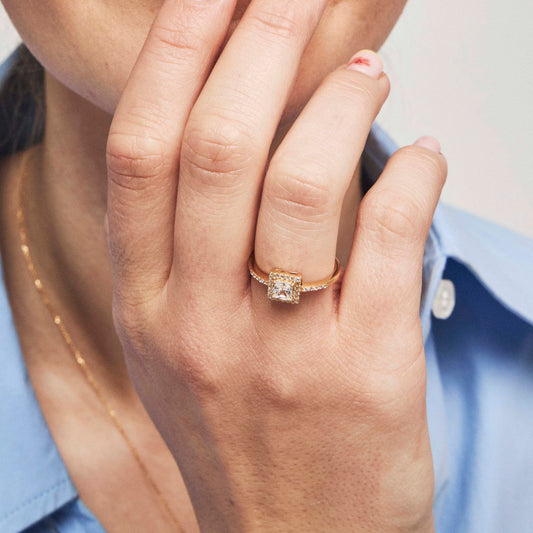 Ring i forgylt sølv med zirkonia, 1,5 mm bred, bilde 2 av 4