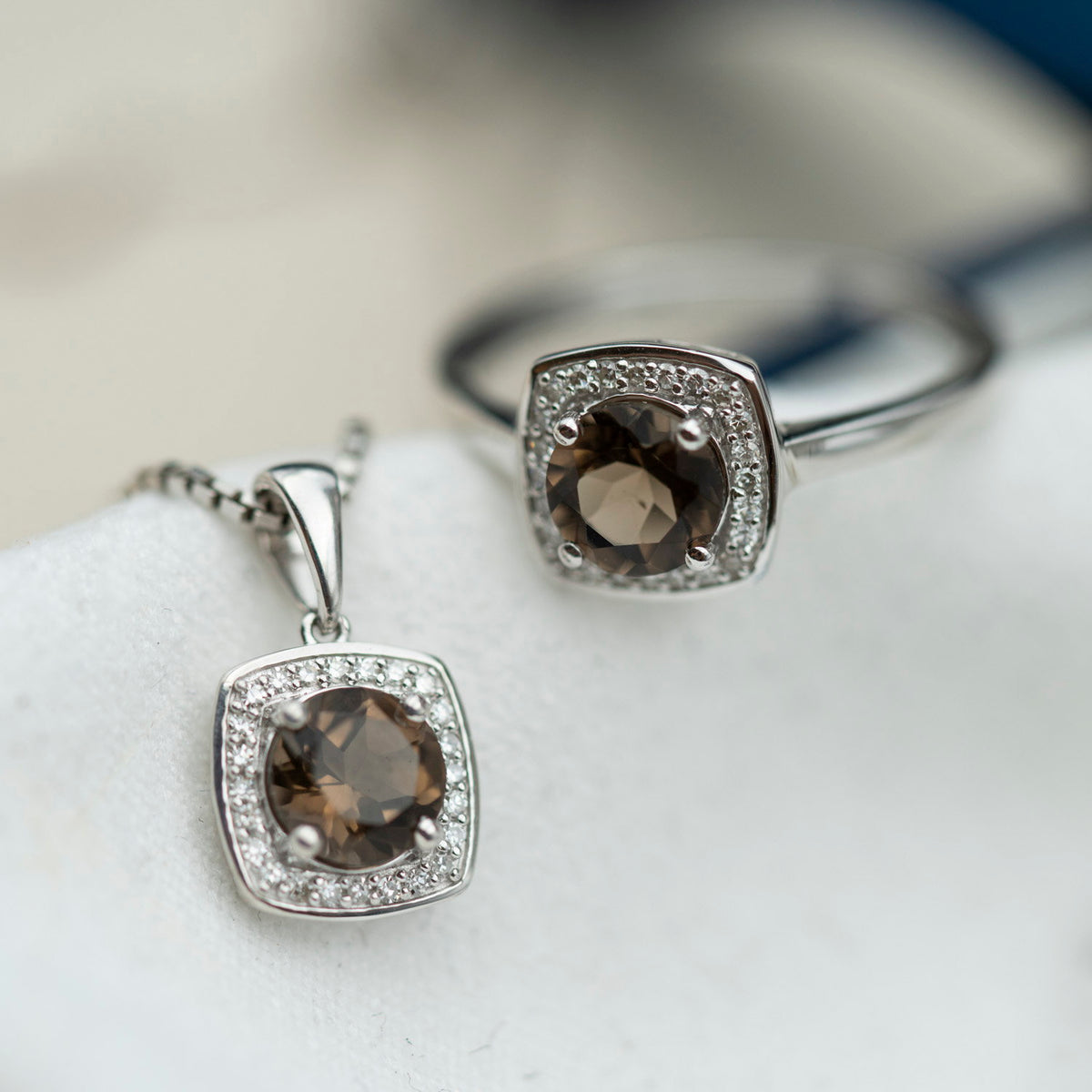 Ring i hvitt gull med diamant og røykkvarts, bilde 3 av 4