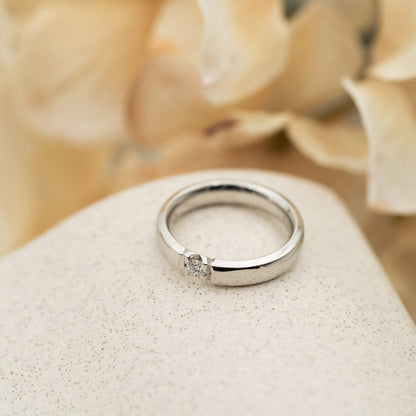 Beta alliansering i 14 karat hvitt gull med diamant 0,10 ct TWSI, bilde 2 av 3