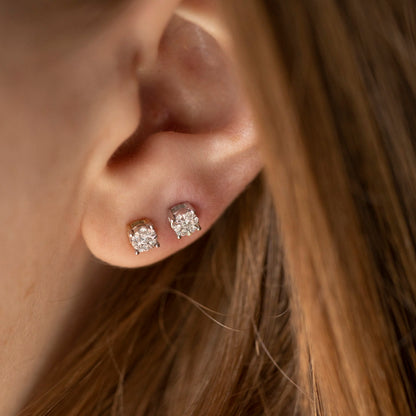 Øredobber i hvitt gull med diamant 4 mm, bilde 2 av 4
