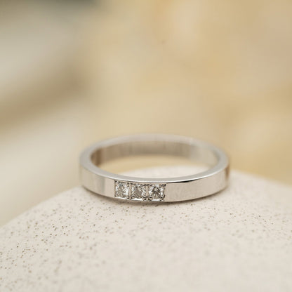 Delta ring i 14 karat hvitt gull med diamant 0,09 ct, bilde 3 av 4