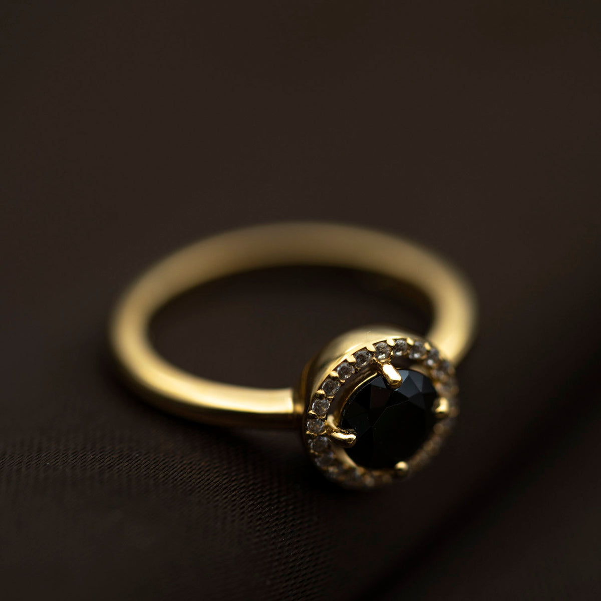 Ring i forgylt 925 sølv med zirkonia og sort glass, bilde 3 av 4