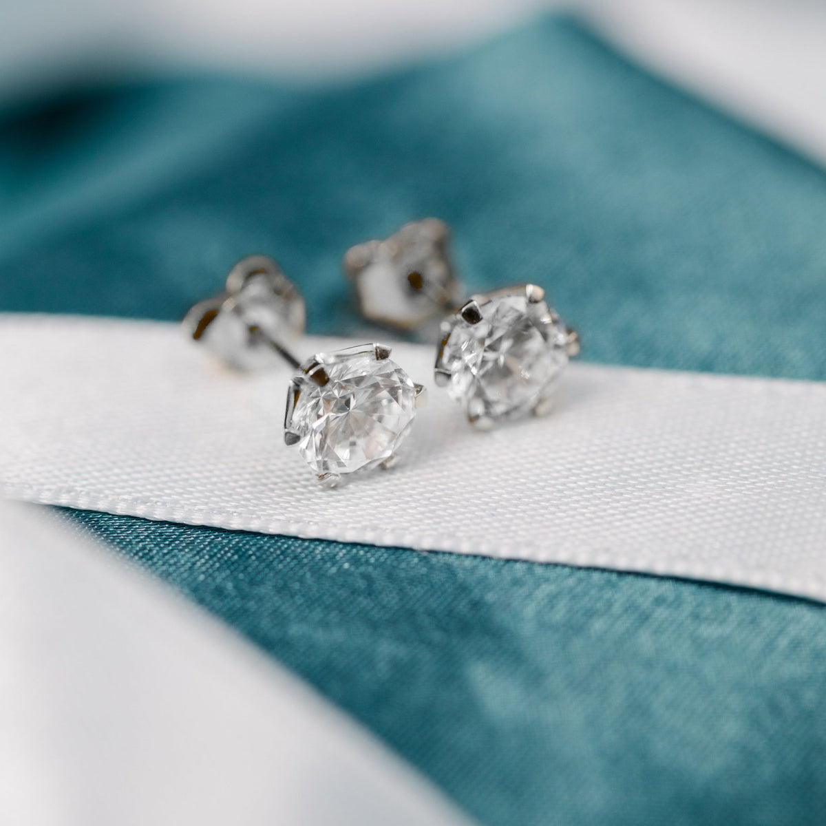 Gems øredobber i 14 karat hvitt gull med labdiamant 7,5 mm, bilde 3 av 4