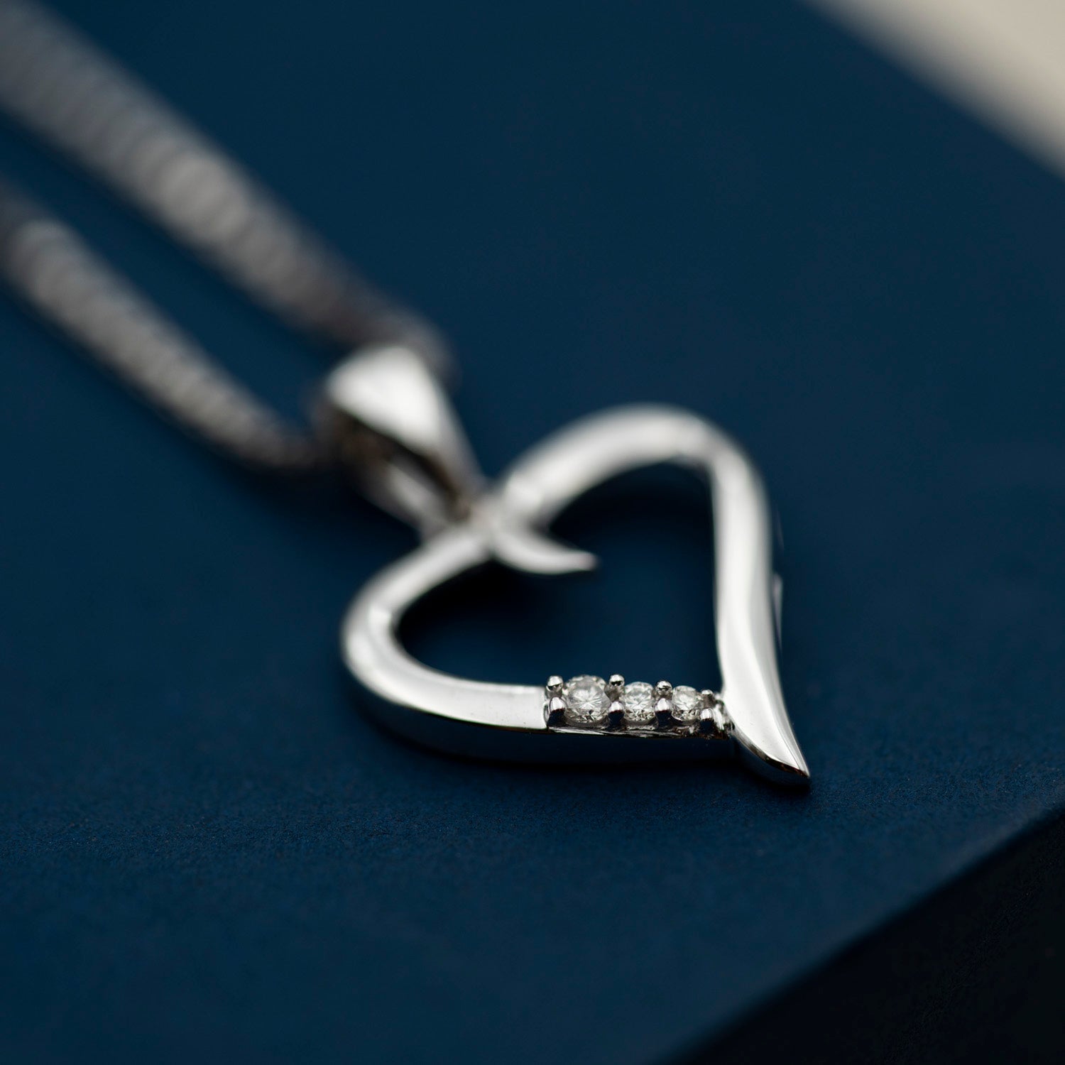 Anheng i gull med diamant 0,03 ct TWSI 1615885 - Bjerveur.noAnheng i gull med diamant 0,03 ct TWSI 1615885
