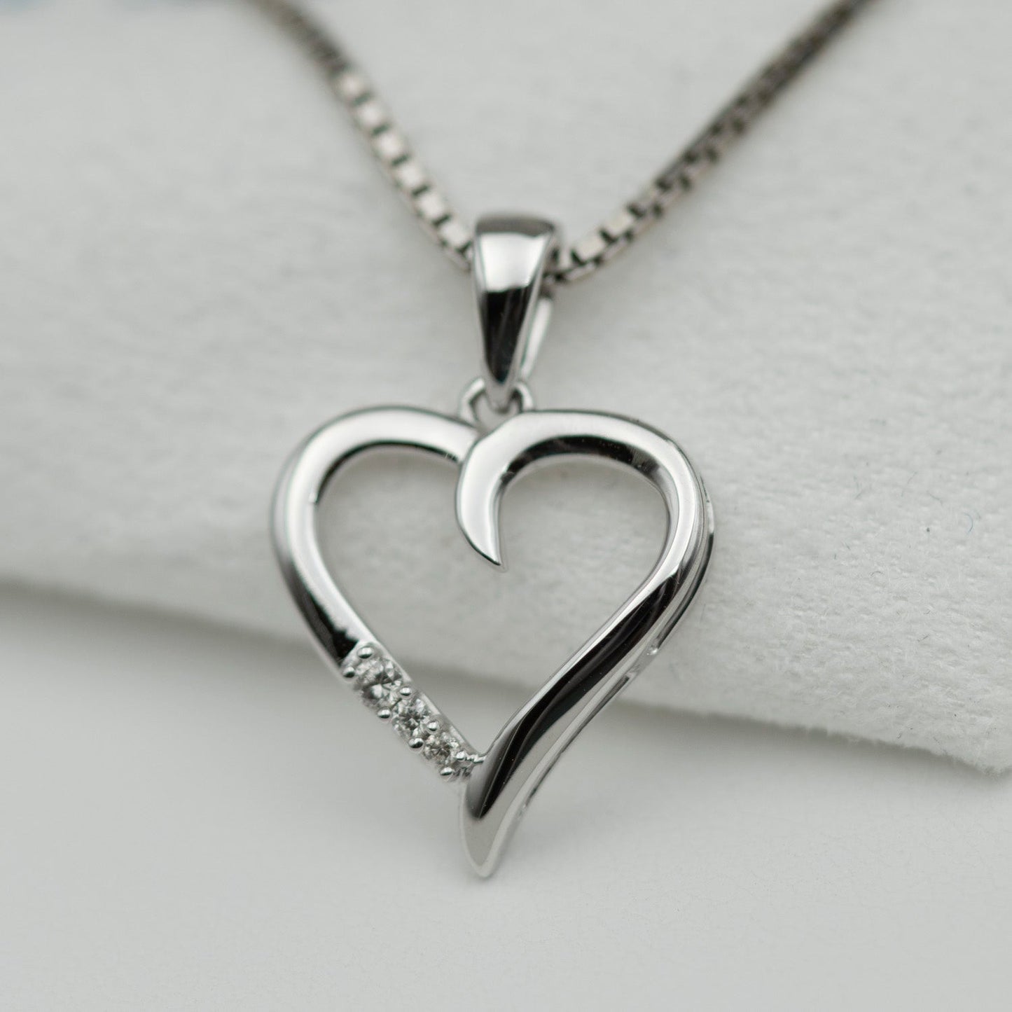 Anheng i gull med diamant 0,03 ct TWSI 1615885 - Bjerveur.noAnheng i gull med diamant 0,03 ct TWSI 1615885