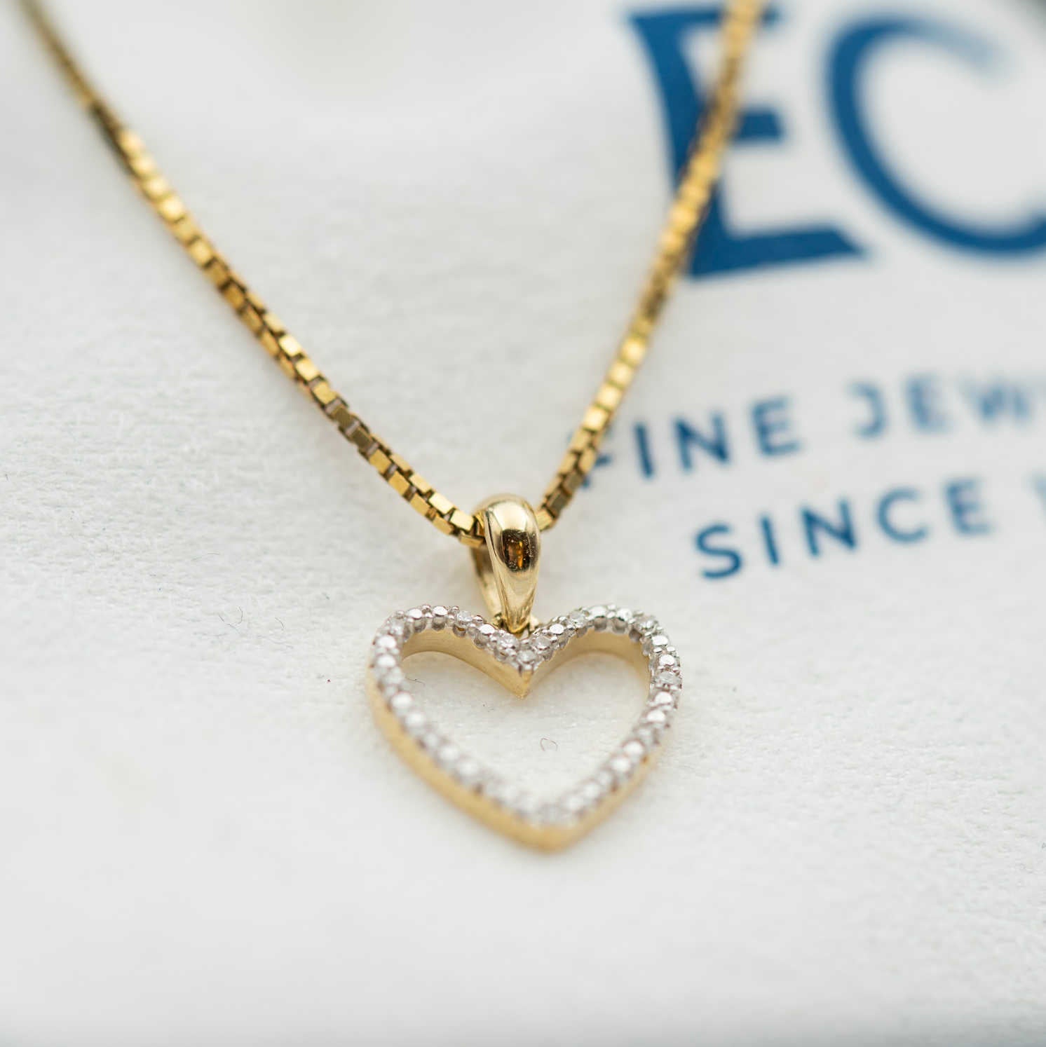 ANHENG I GULL MED DIAMANT 0,04 CT WSI 2616194 - 04 - Bjerveur.noANHENG I GULL MED DIAMANT 0,04 CT WSI 2616194 - 04