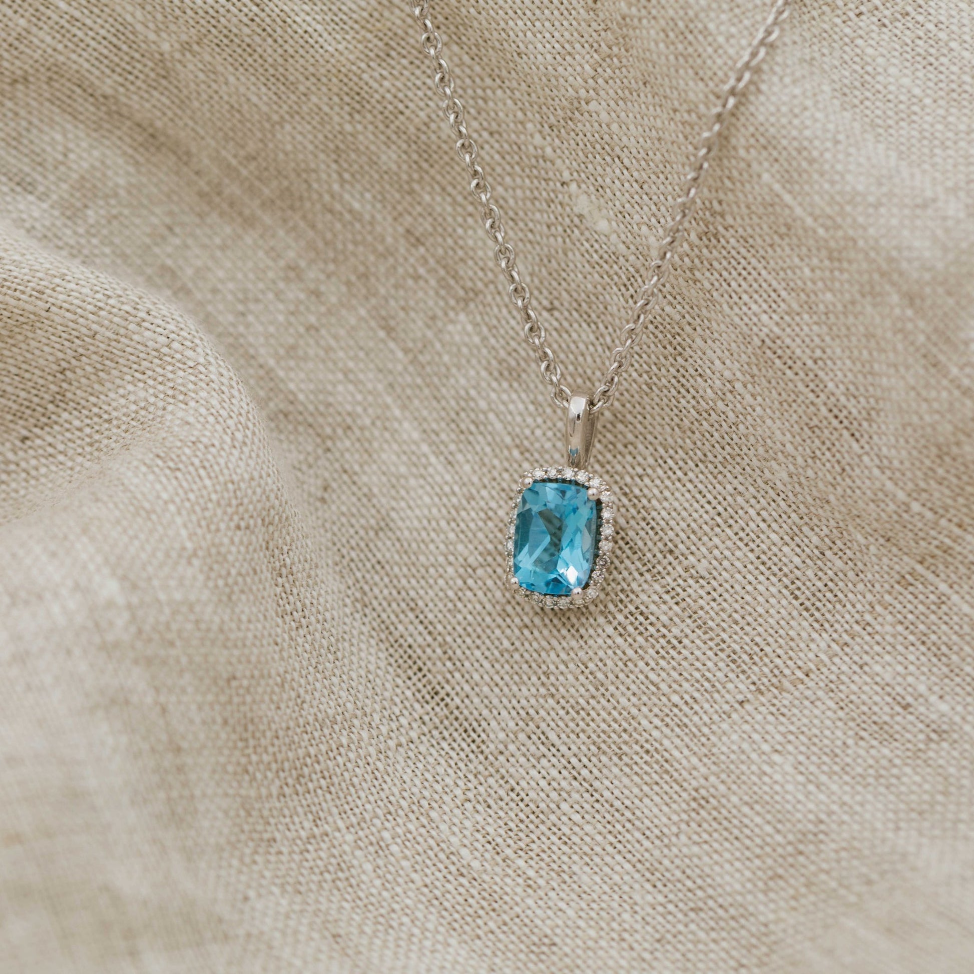 ANHENG I GULL MED DIAMANT 0,067 CT WSI 1615992 - Bjerveur.noANHENG I GULL MED DIAMANT 0,067 CT WSI 1615992